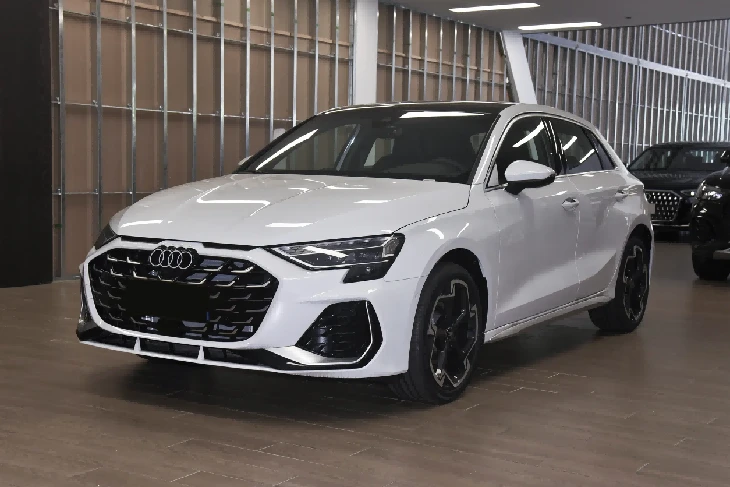 アウディ A3 2026 スポーツバック 35 TFSI 2WD フライング プレミアム